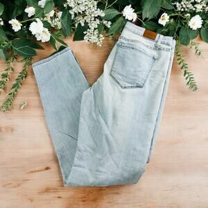 BDG Urban Outfitters Light Wash Distressed Cigarette High Rise Ankle Jeans Sz 30